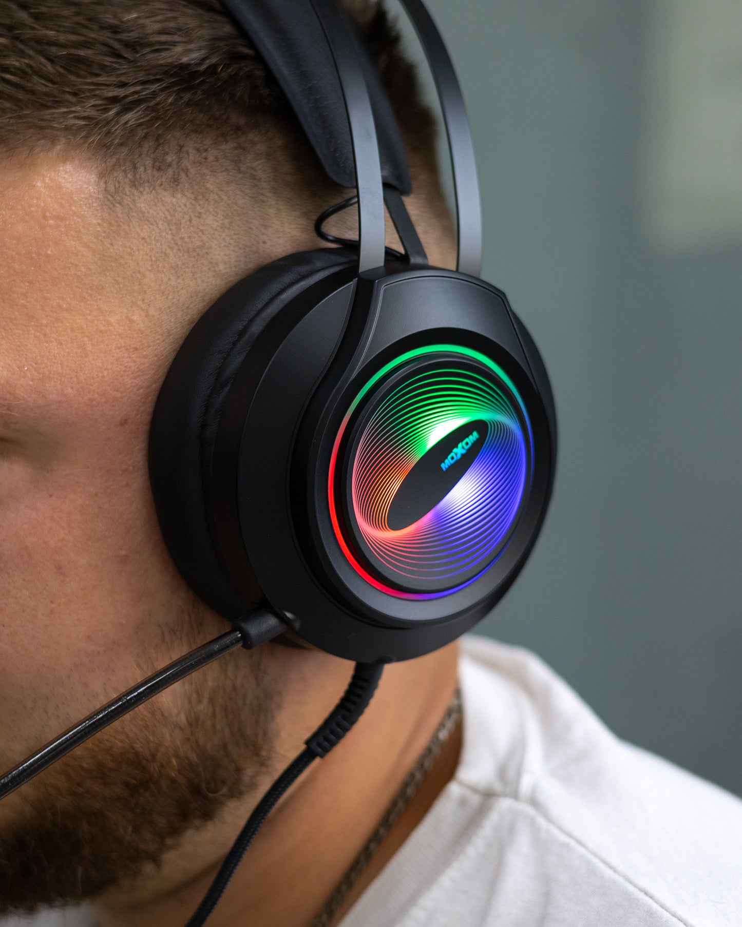 Audifonos Gamer Con Micrófono Integrado Luz Rgb Moxom
